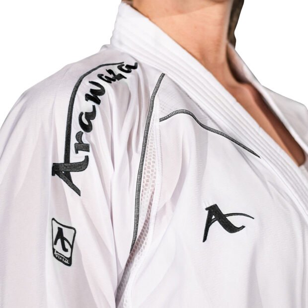 UNIFORME KUMITE – ONYX OXYGEN (BLANCO WKF – EDICION LIMITADA: NEGRO) - Image 2